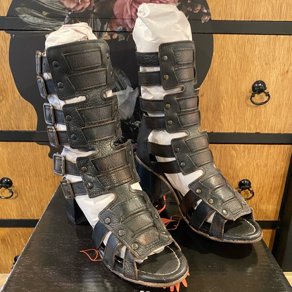 **SOLD** Freebird OG Zeus Sandals - Picture 1 of 5